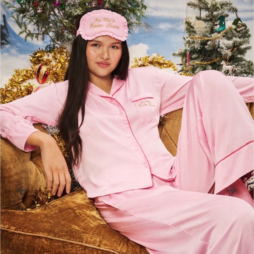 Official Taylor Swift ‘YOU NEED TO CALM DOWN’ Satin Pajamas & Eye Mask Unisex M